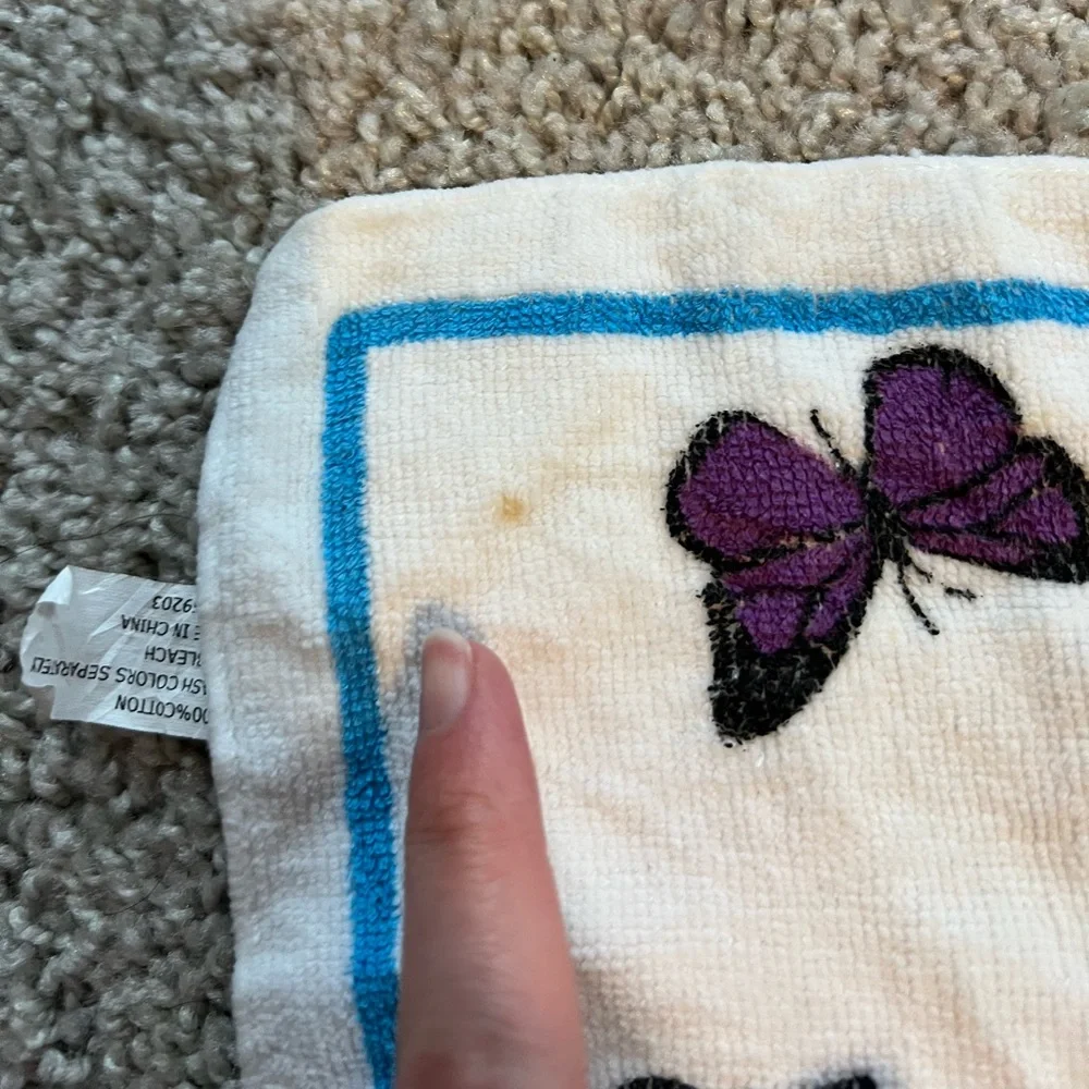 ⚪️Little girl one size multicolor butterfly washcloth, preowned⚪️